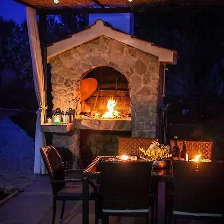 House Gloria فيلة