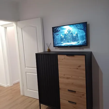 فيلة House Gloria